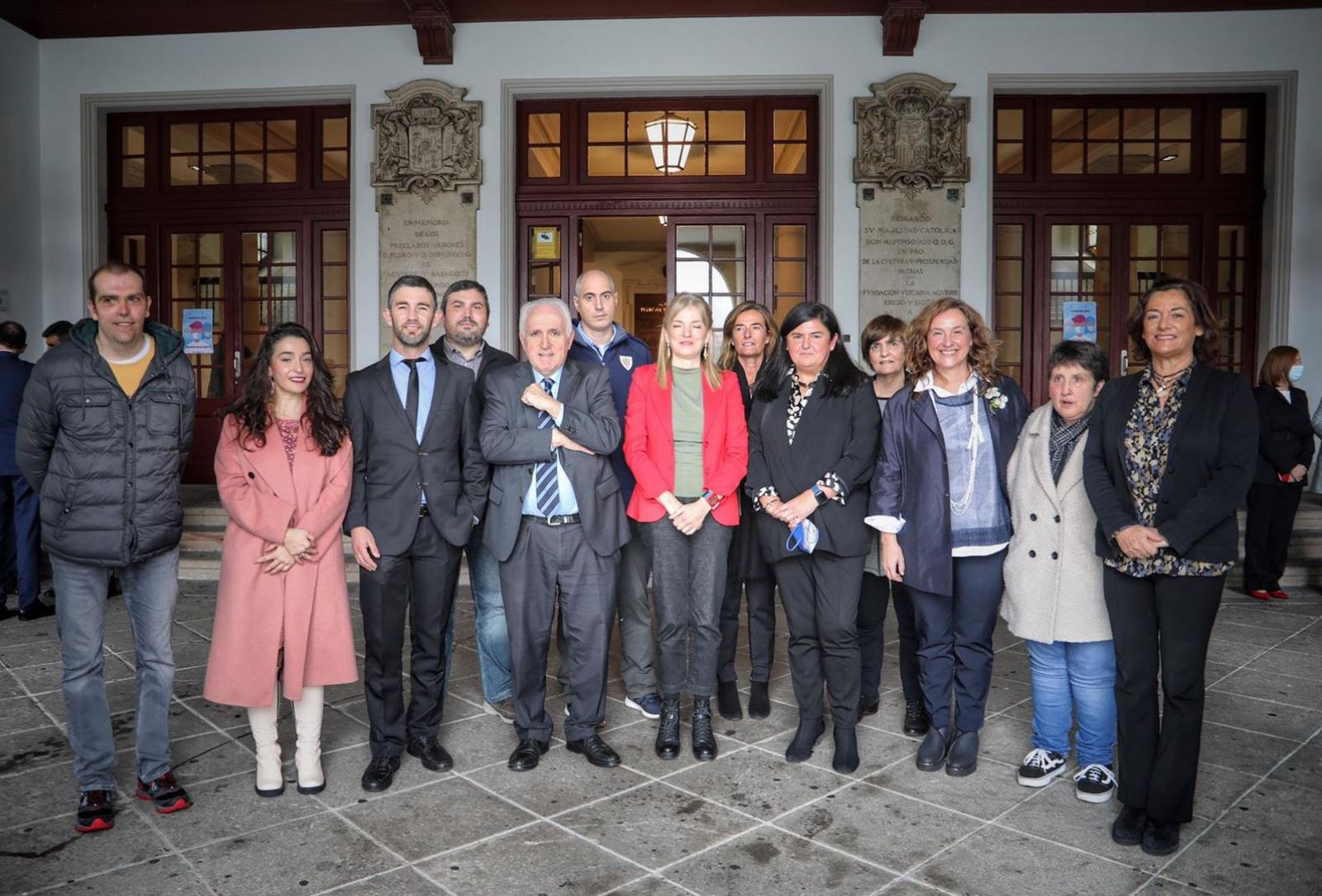 Los equipos premiados con responsables de Deusto y Santander