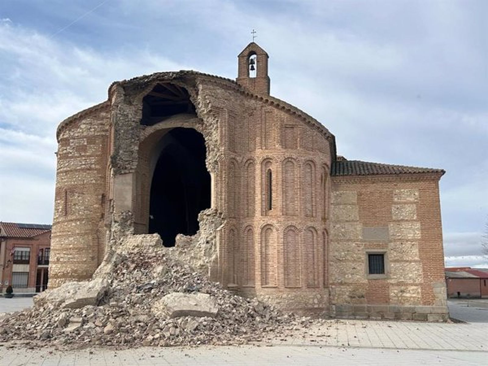 Derrumbe en la Iglesia de Nuestra Señora del Castillo, Muriel de Zapardiel (Valladolid)
