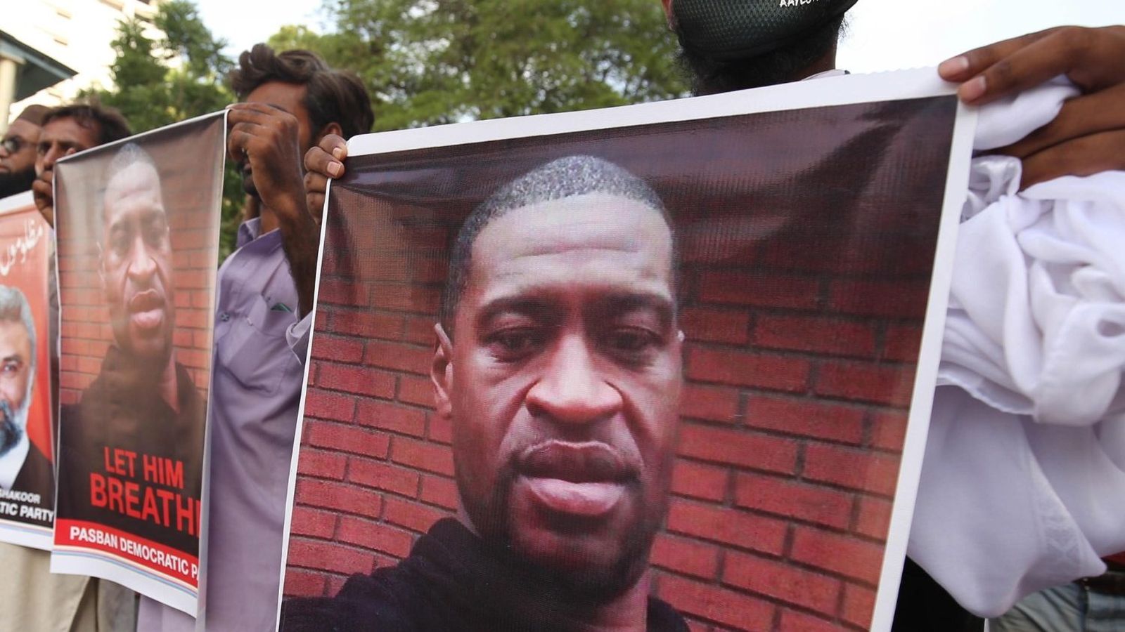 La cara de George Floyd en un cartel