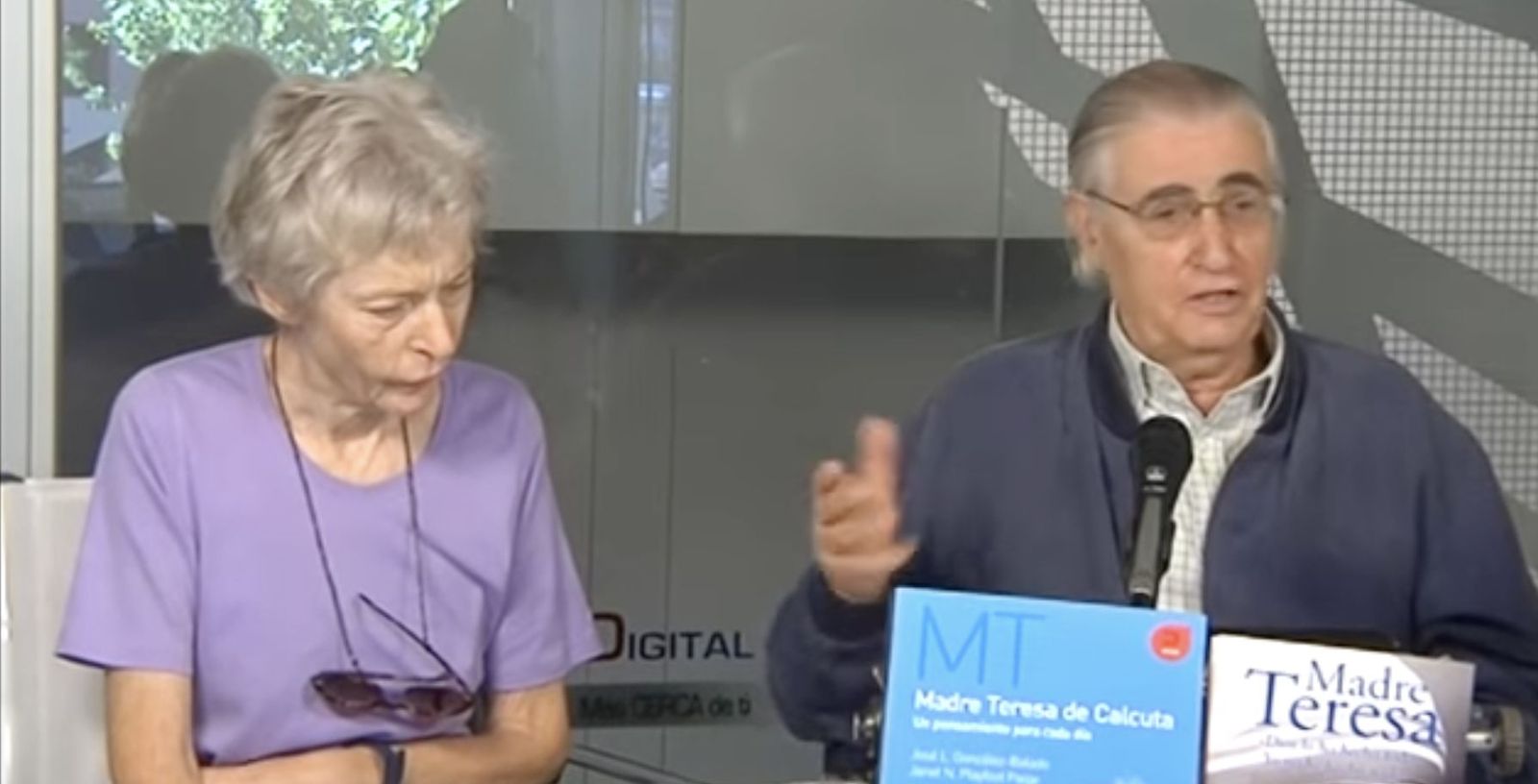 Janet, su esposa, y José Luis González-Balado