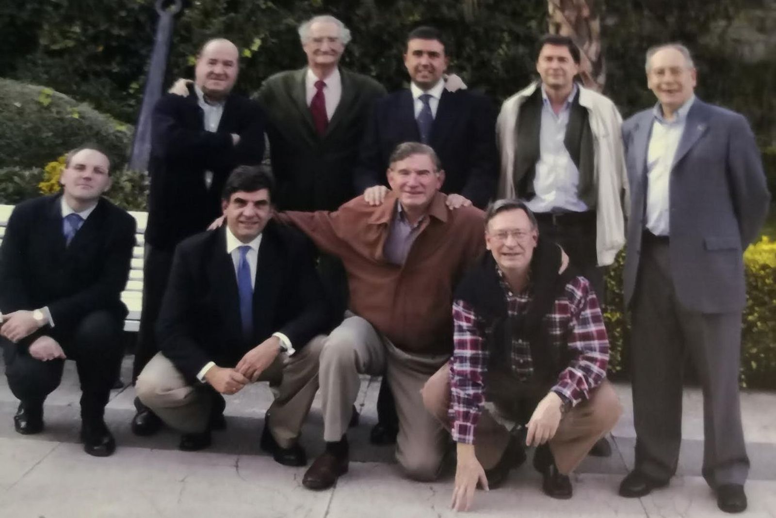 Agachados: Canellada, Aznárez, Garrucho , cura Bardales (Fallecido).De pié: Cura J.L. Martínez (Fallecido), Clotas (Fallecido), Antuña, Cabezudo (Fallecido) y Javier G. Cuesta