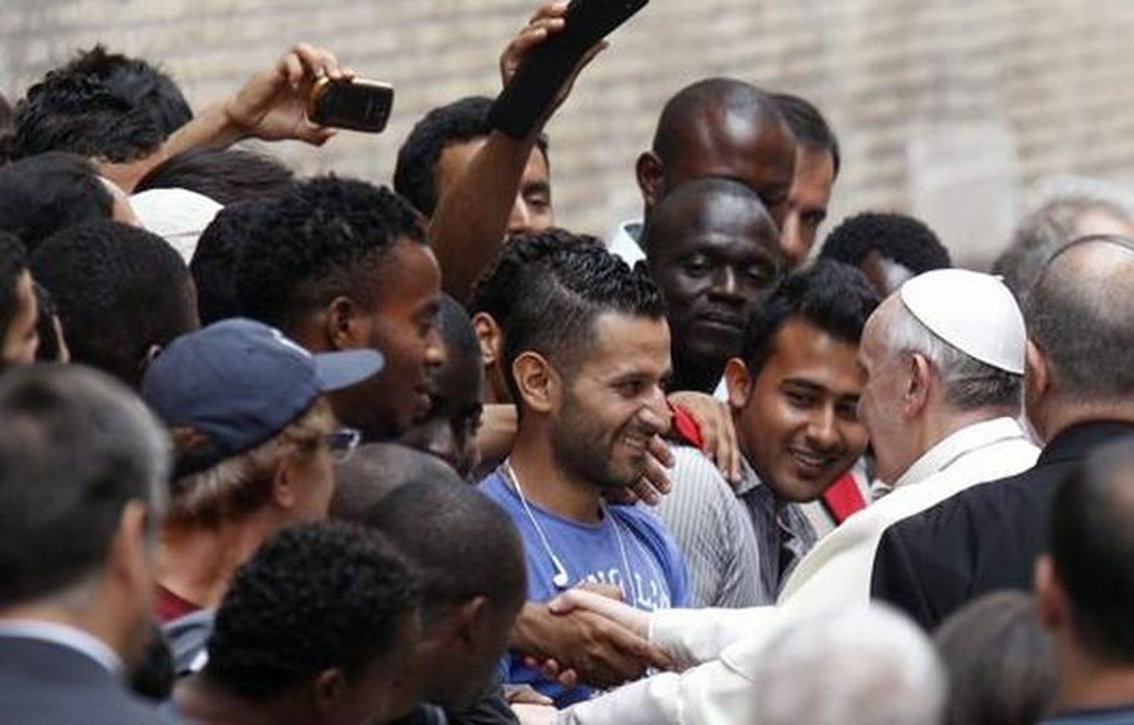 El Papa, con los refugiados