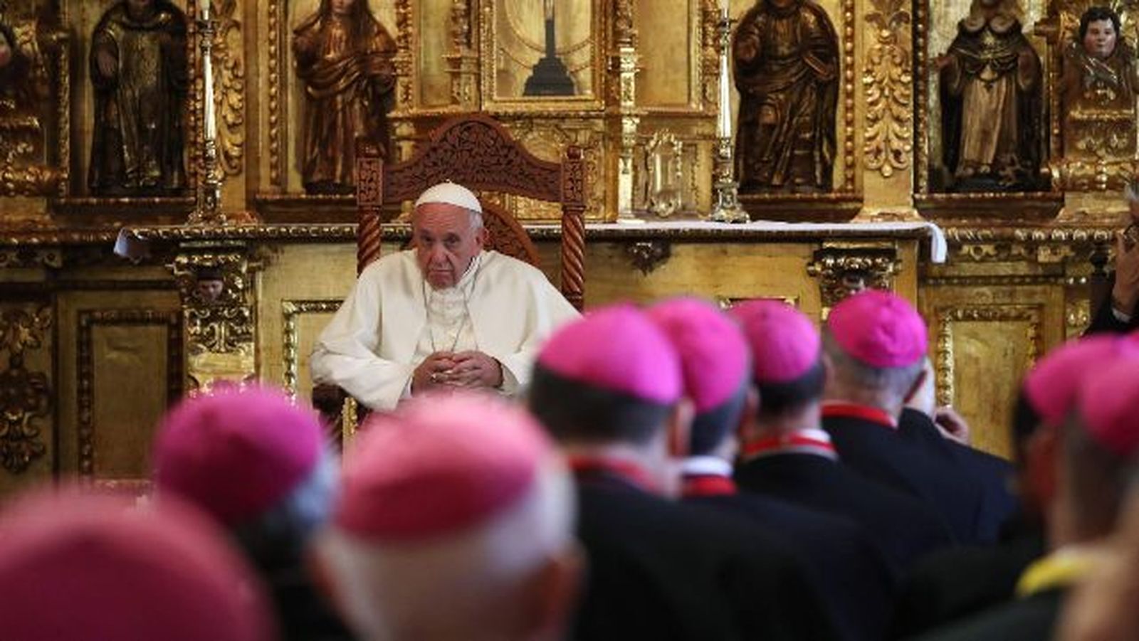 Curas y obispos que se acaban