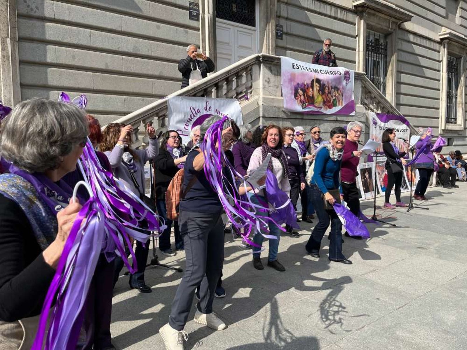 Revuelta de mujeres en la Iglesia