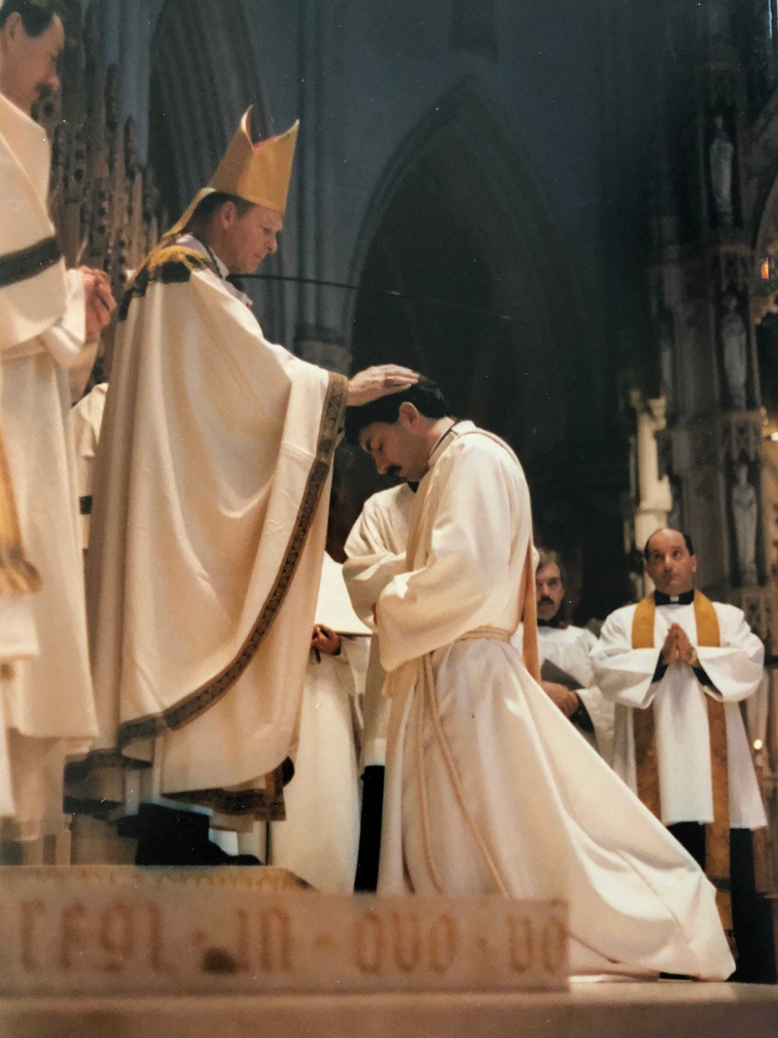 Reading, durante su ordenación.