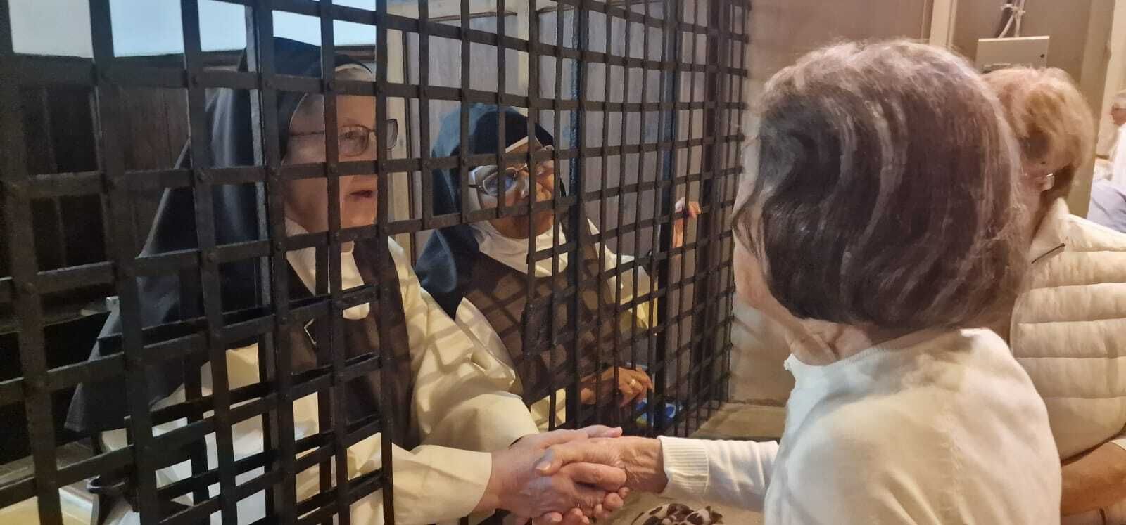 La madre federal, saludando a los numerosos fieles que asistieron el 17 de mayo a la misa de acción de gracias