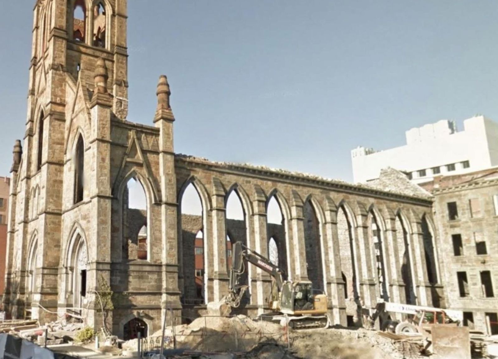 La Iglesia de la Santísimia Trinidad, en Boston, durante su transformación en bloque de apartamentos