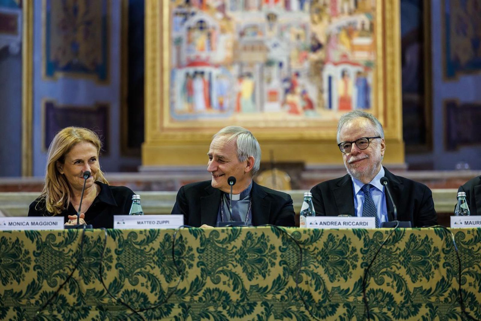 Zuppi, Riccardi y Maggioni,durante la presentación del libro