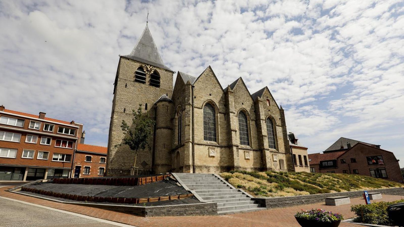 Bélgica: un cura flamenco se niega a enterrar a una pequeña de dos años y medio porque era francófona