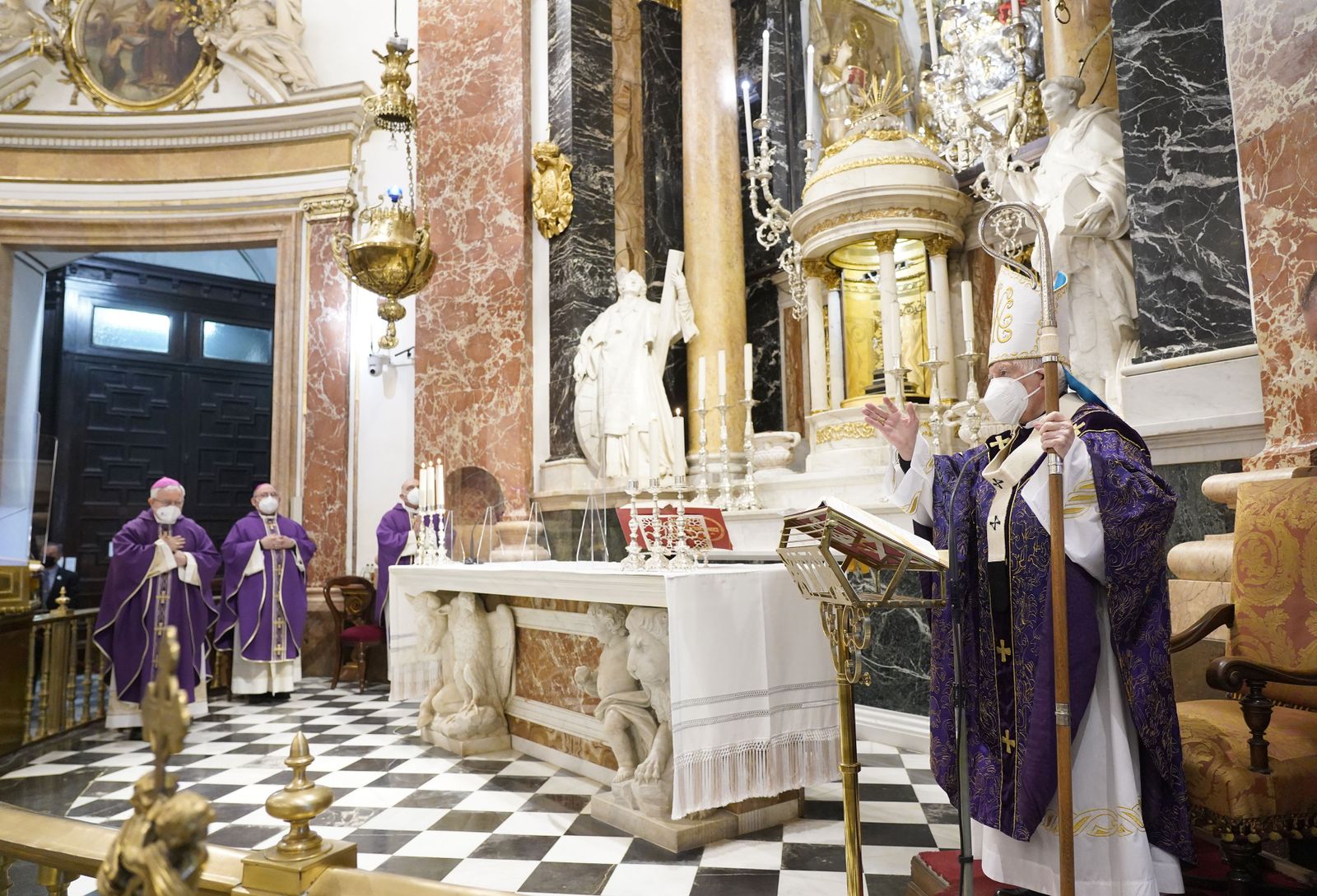 Cañizares anima a los valencianos a “colaborar en superar esta pandemia y ayudar a todos, especialmente a los que sufren”