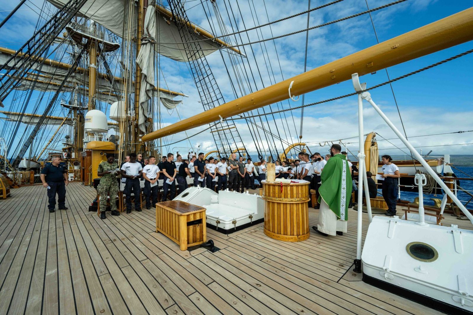 Misa a bordo del buque escuela italiano