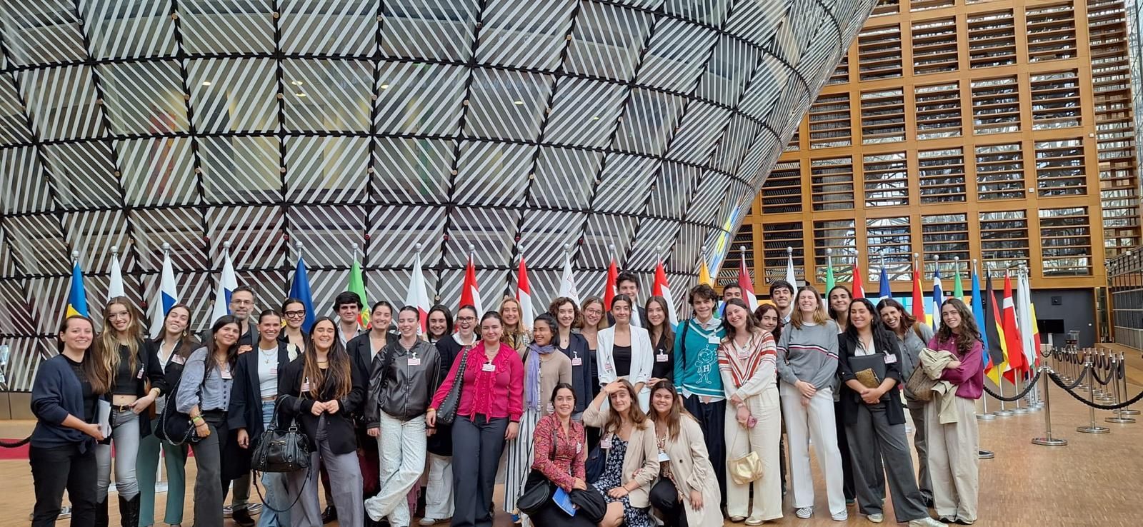 Los alumnos, ante el Parlamento Europeo en Bruselas