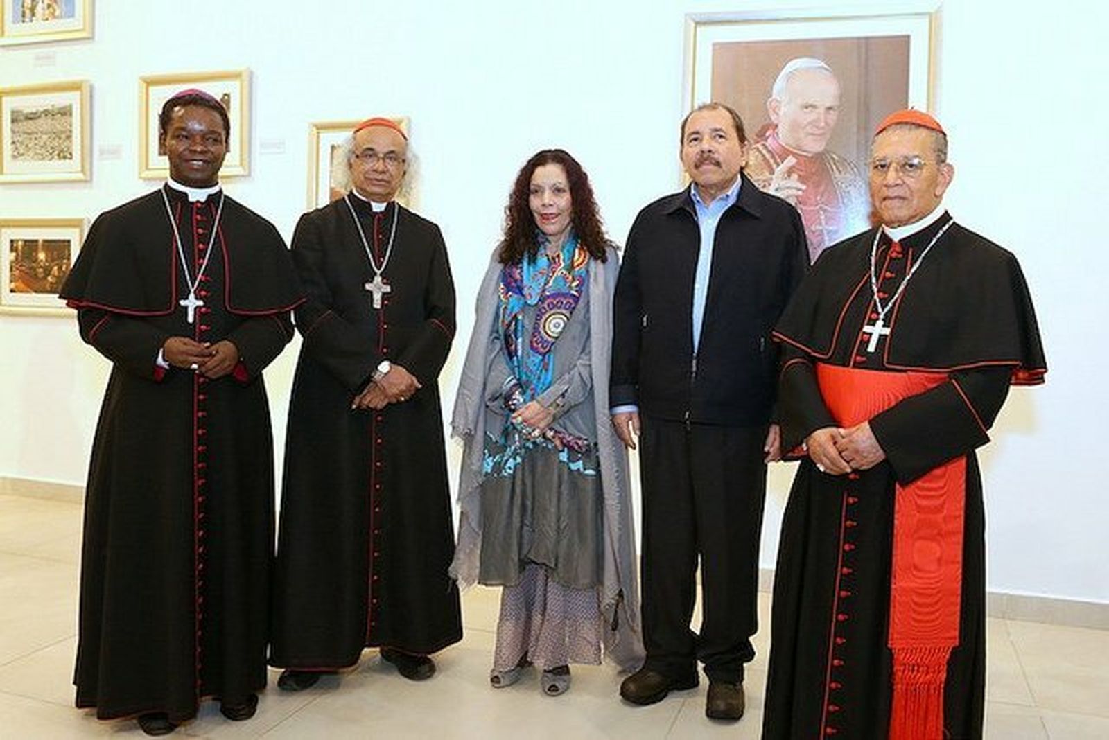 Brenes (2º i.) y Ortega (2º d.), en la inauguración del Museo "Juan Pablo II" en Managua
