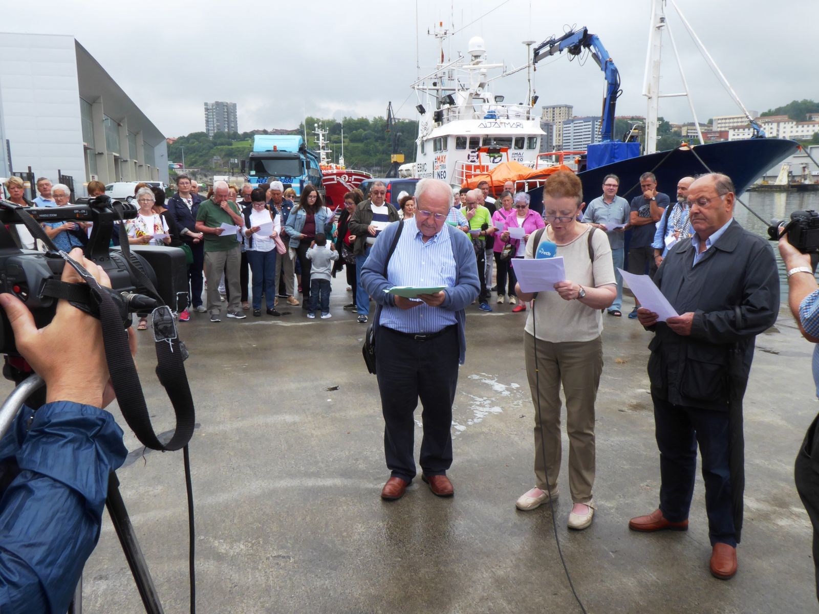 Lectura del manifiesto en apoyo al Aita Mari