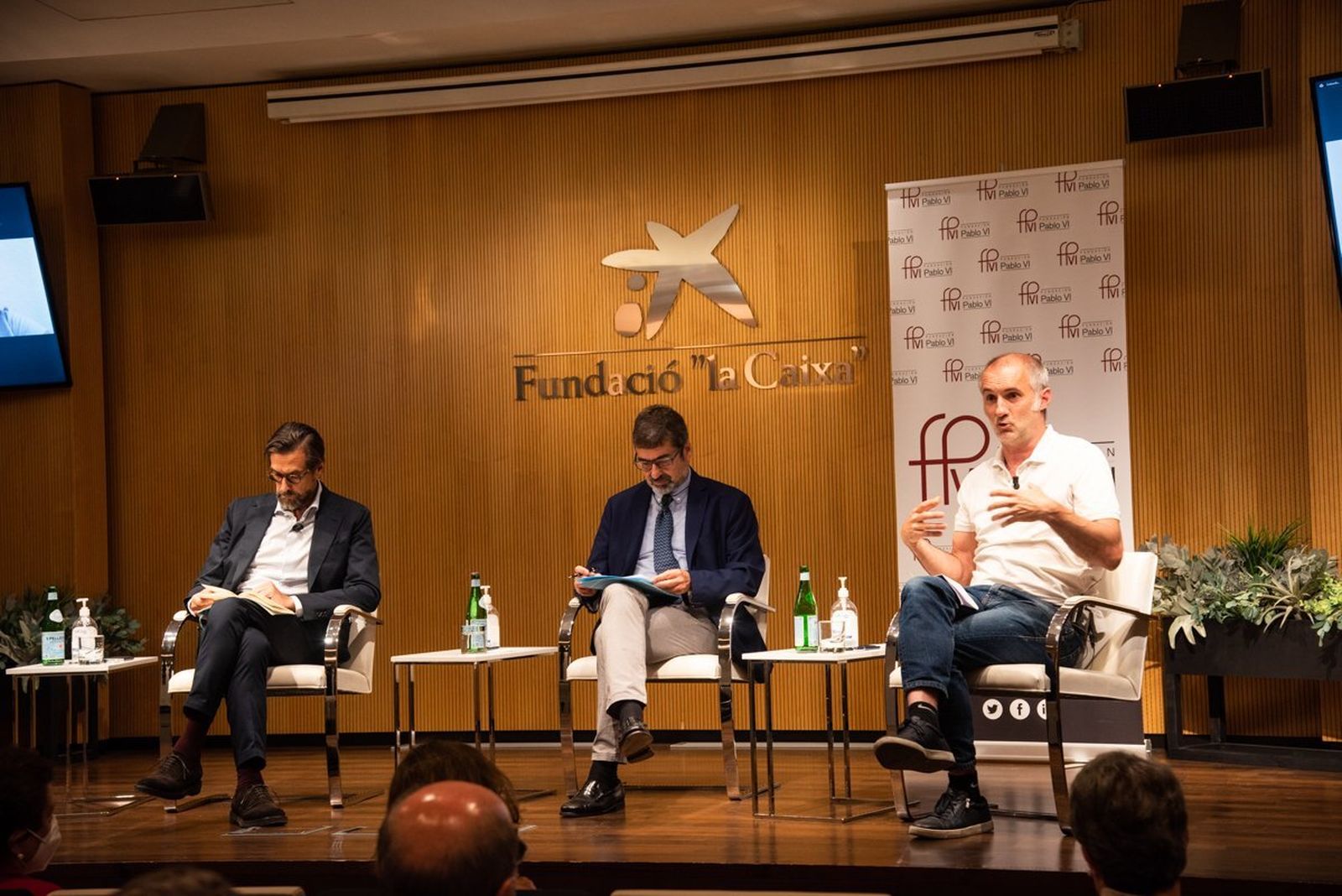 Palau Macaya. Debate patentes de las vacunas de COVID