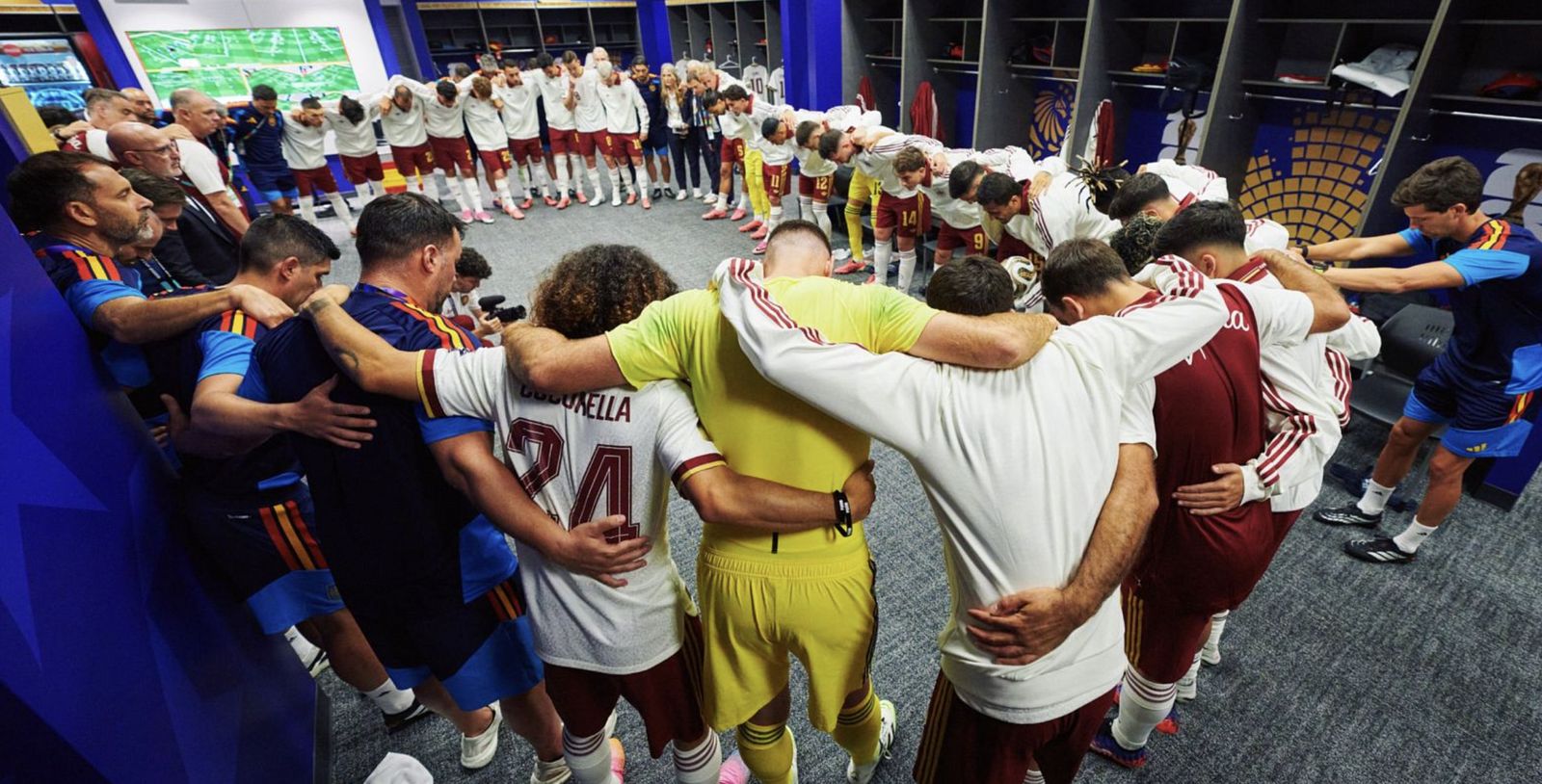 La selección española, en los vestuarios de Dallas