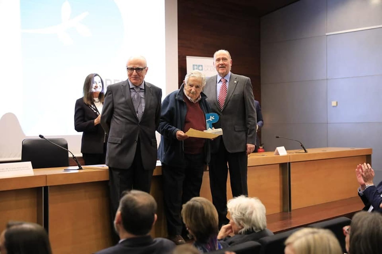 Mujica recibió el premio de los Derechos Humanos en Valencia