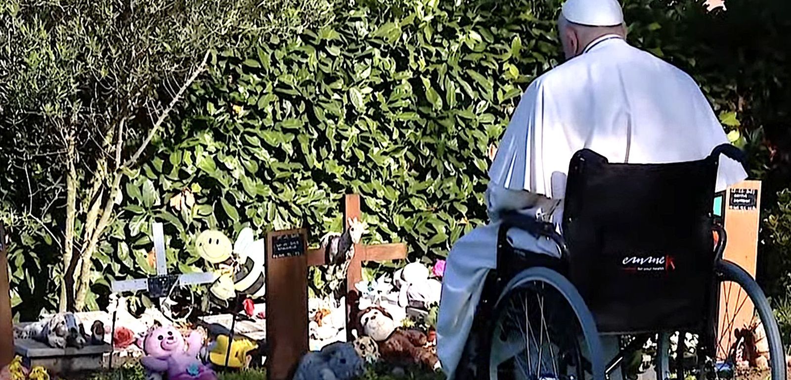 El Papa celebra la fiesta de Fieles Difuntos en el cementerio laurentino de Roma