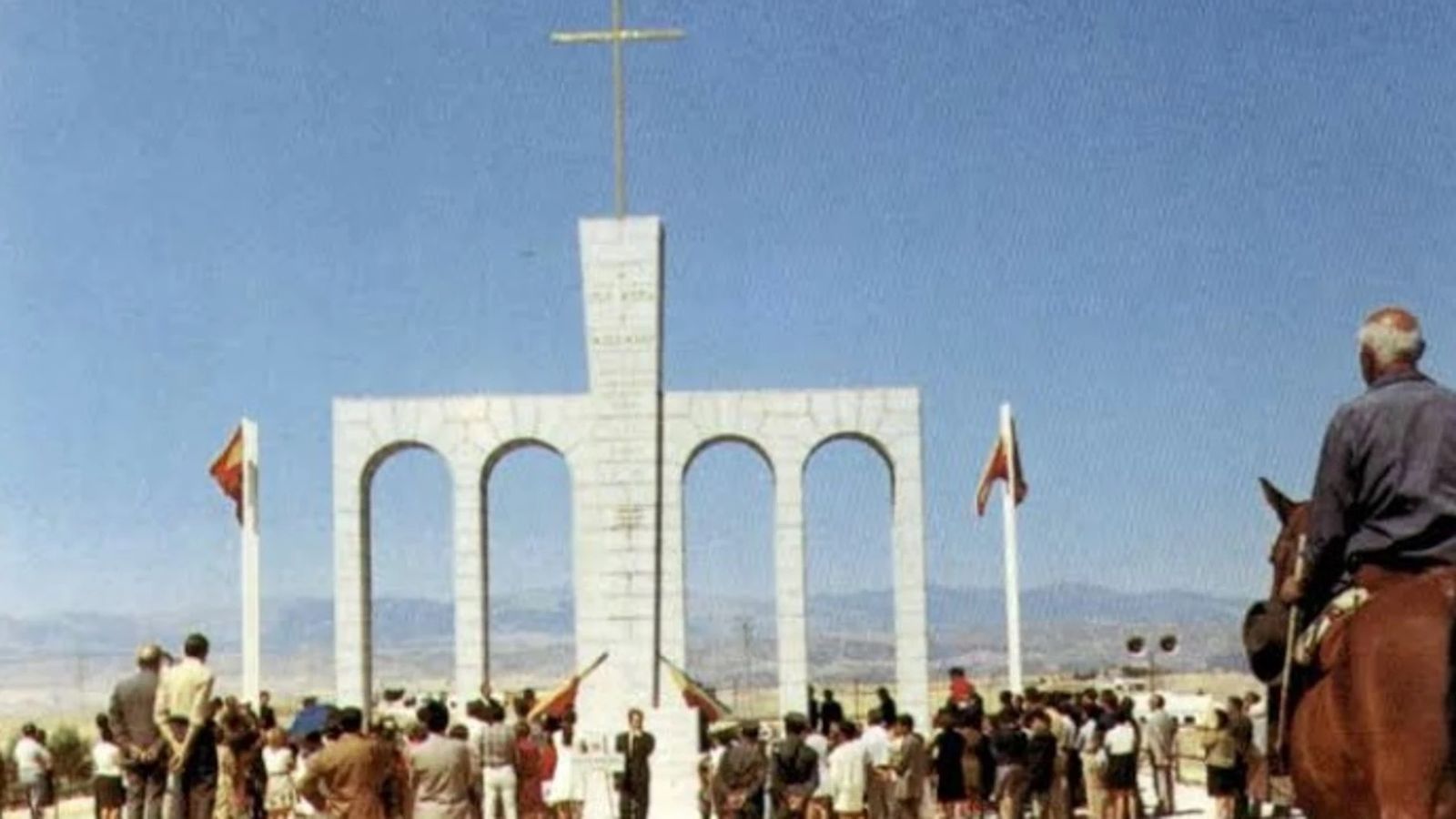 Monumento a voluntarios rumanos caídos