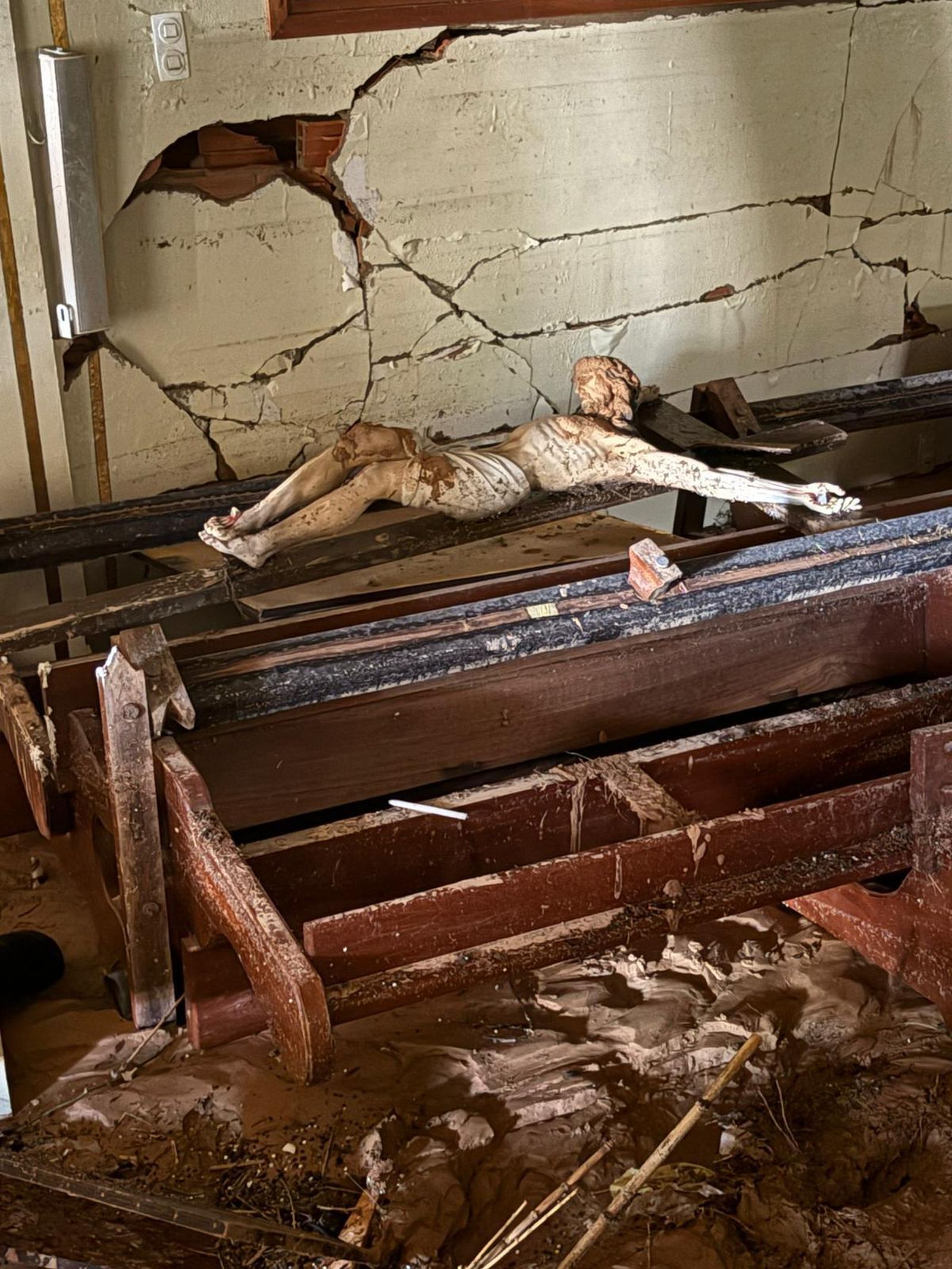 La iglesia más perjudicada por la DANA, en Picaña, dedicada a la Virgen de Montserrat: "Está destrozada"