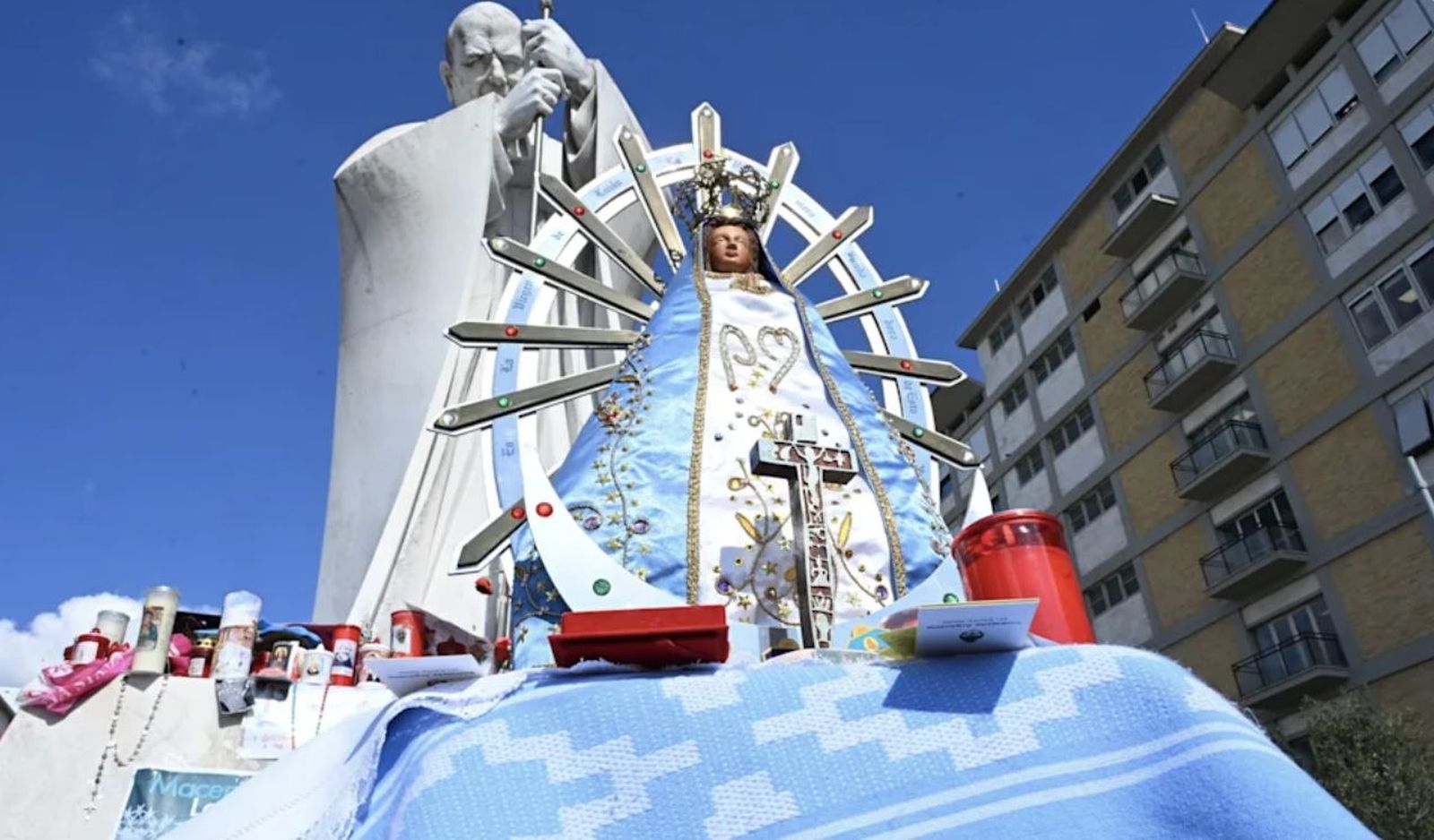 Nuestra Señora de Luján ante el Gemelli