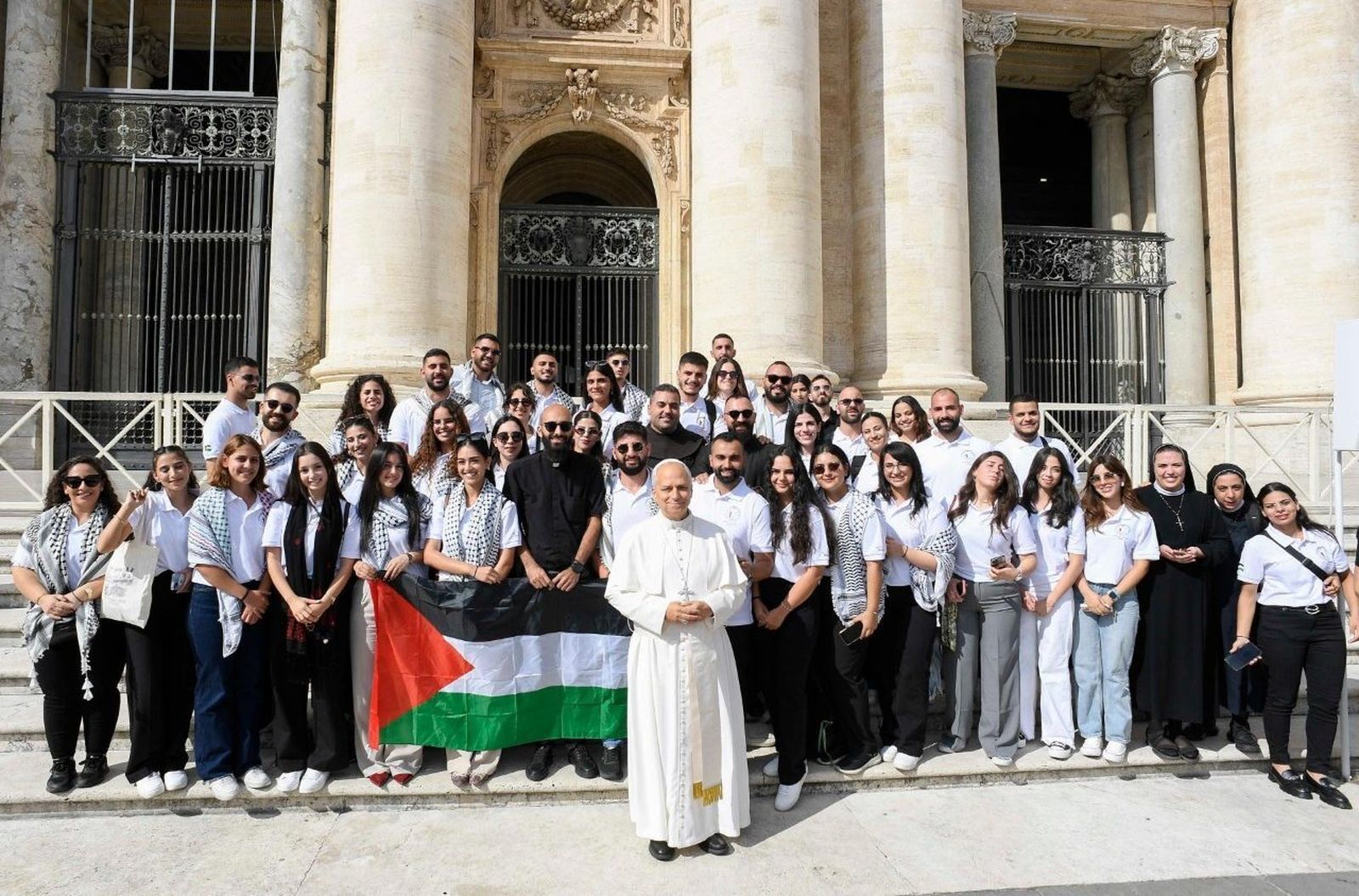León XIV con los jóvenes palestinos