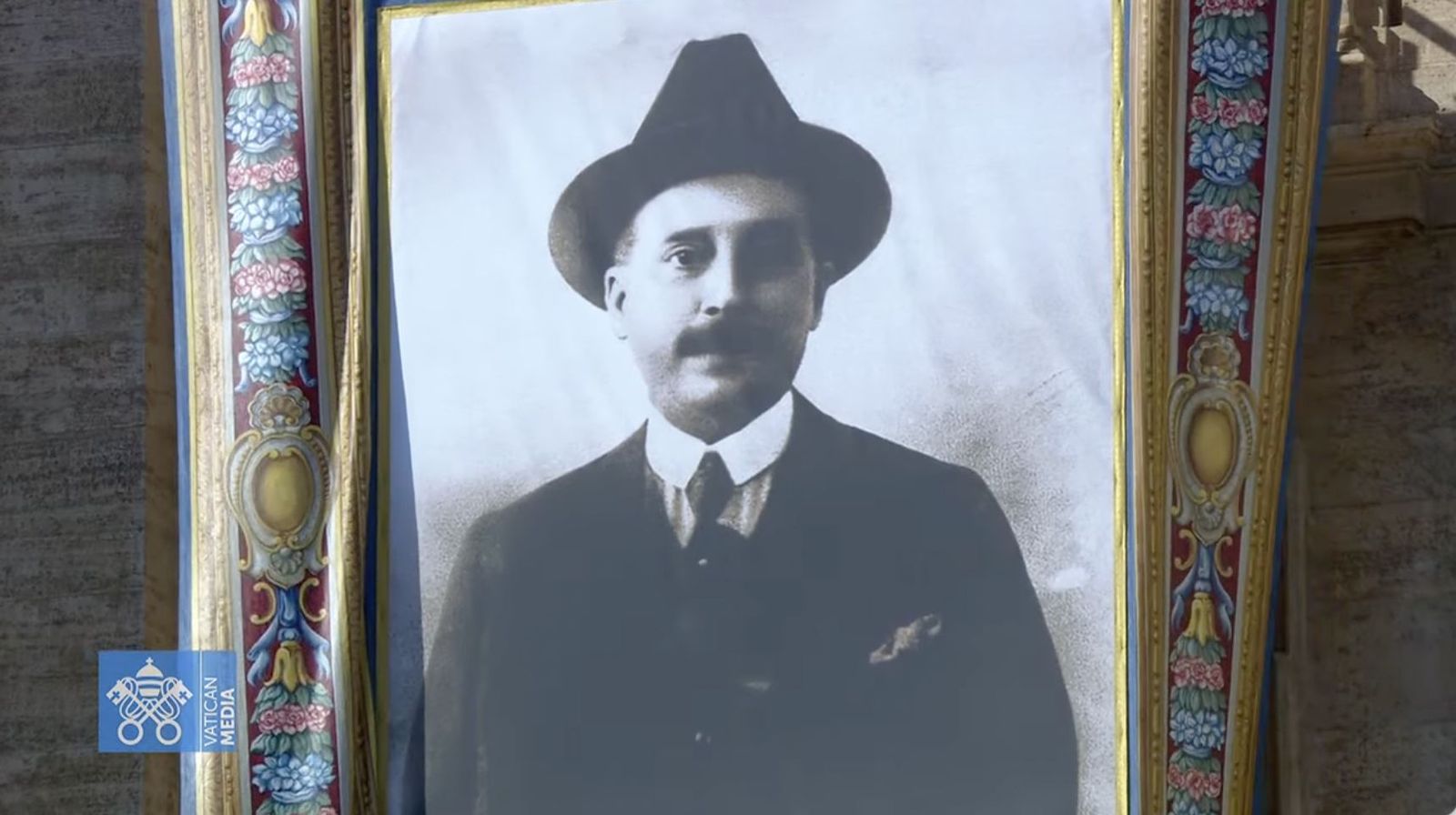 Tapiz de José Gregorio Hernández en la basílica de San Pedro