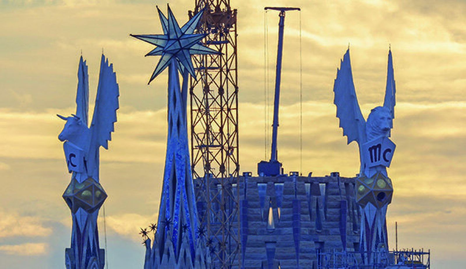 Luces en el camino: Las torres de la Sagrada Familia