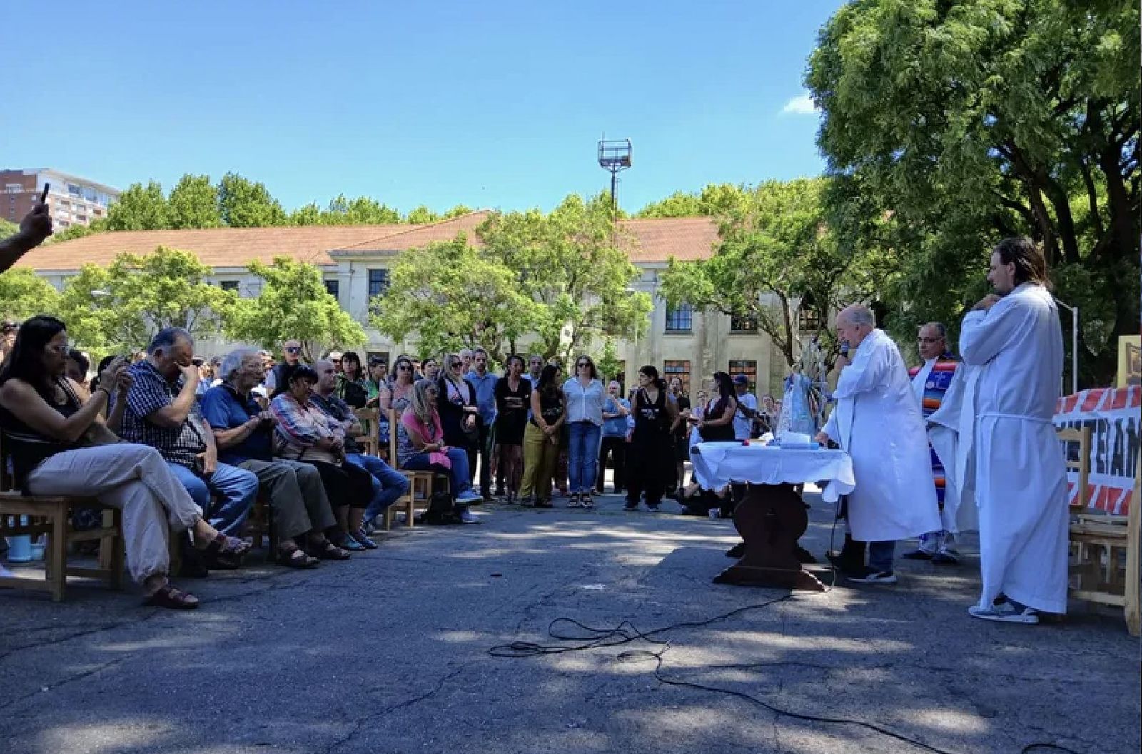 El patio de armas de lo que fuera la Escuela Mecánica de la Armada Argentina