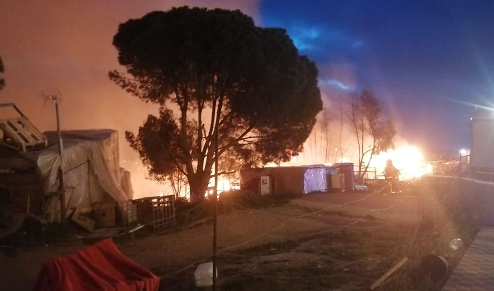 Incendio en el asentamiento de temporeros de Palos de la Frontera