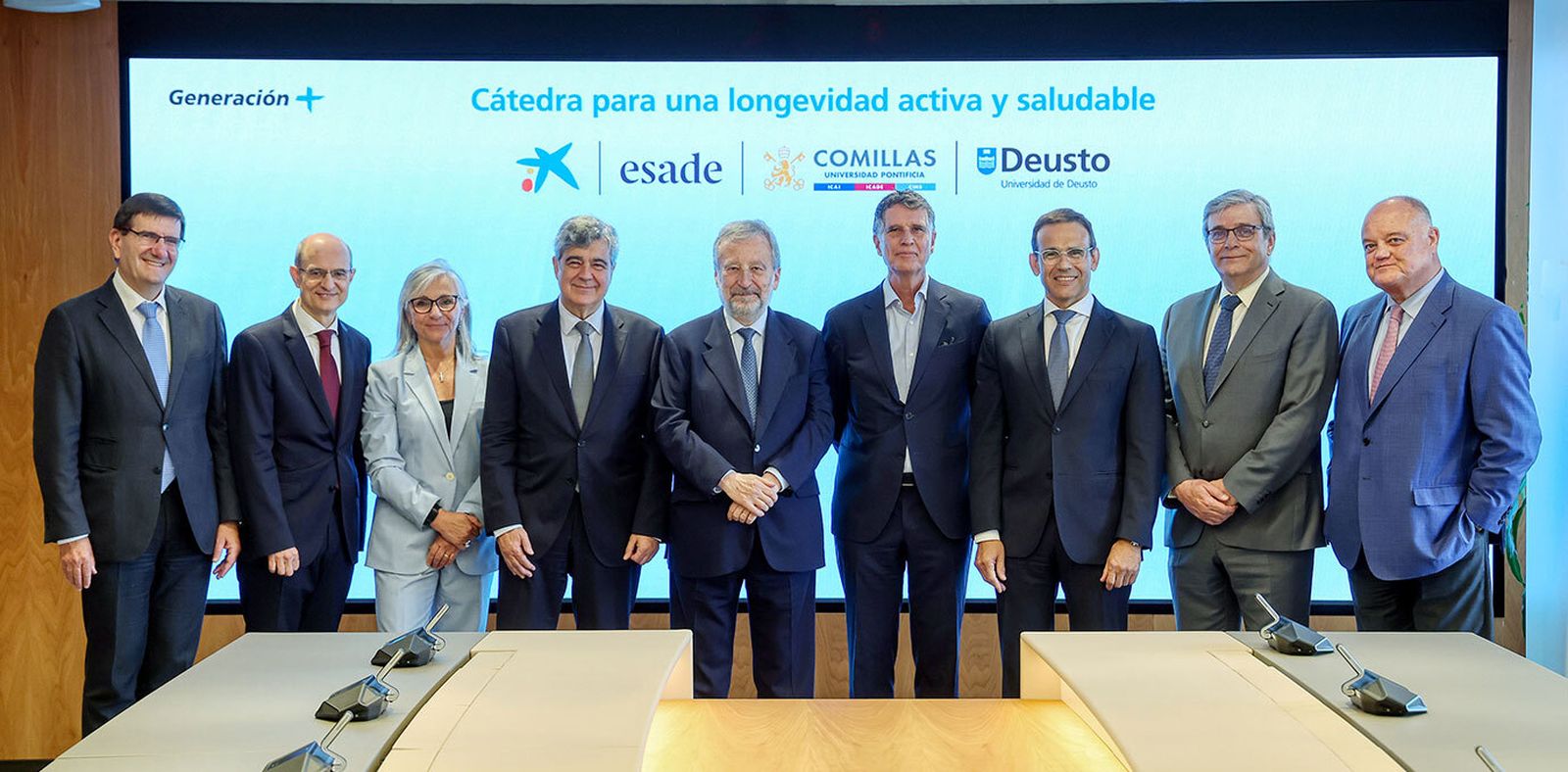 De izquierda a derecha: Juan José Etxeberria, Javier Valle, Mar Vila, Josep Maria Coronas, Tomás Muniesa, Jaume Guardiola, Jaume Masana, Antonio Allende y Sergi Loughney