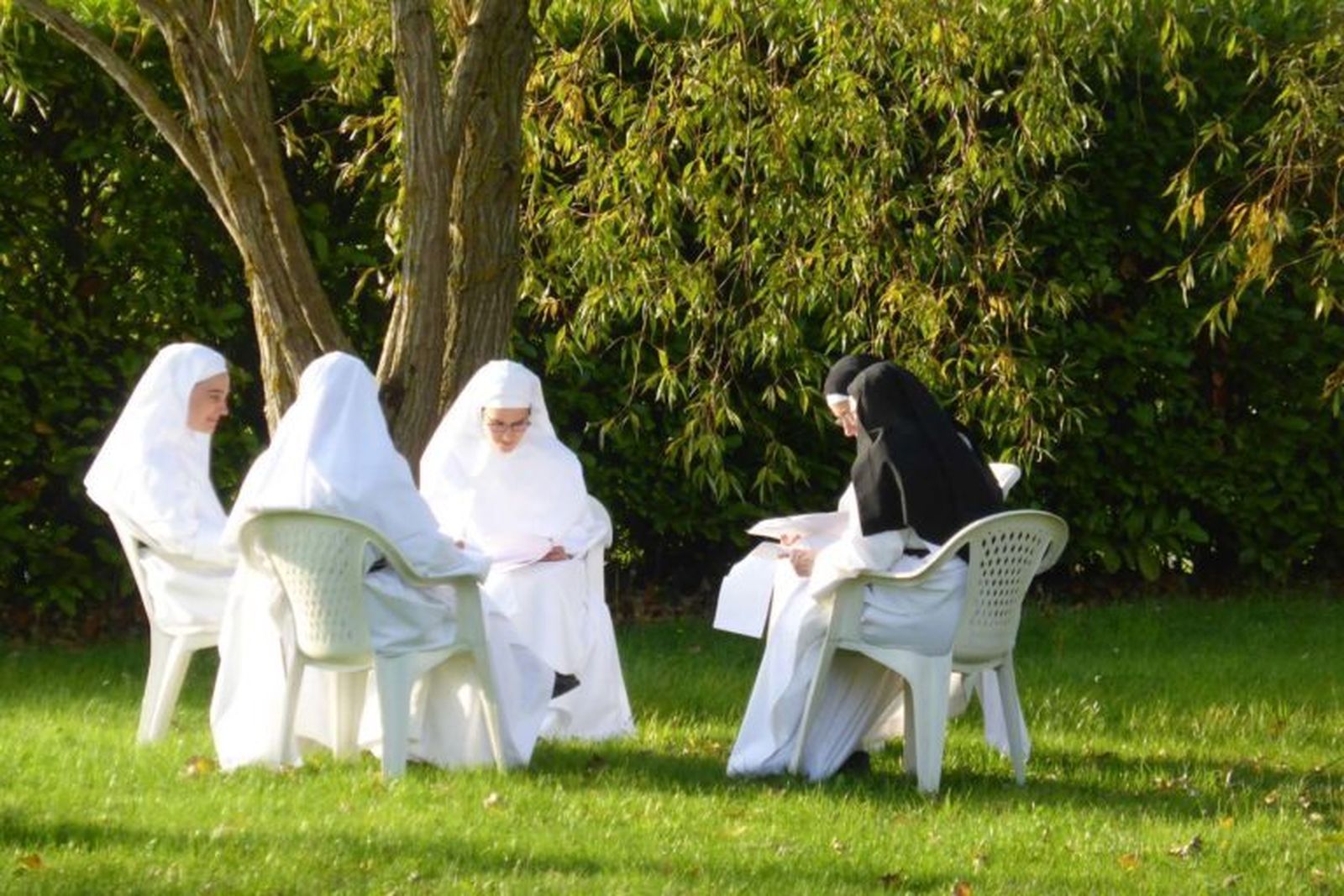 Benedictinas con algunas novicias