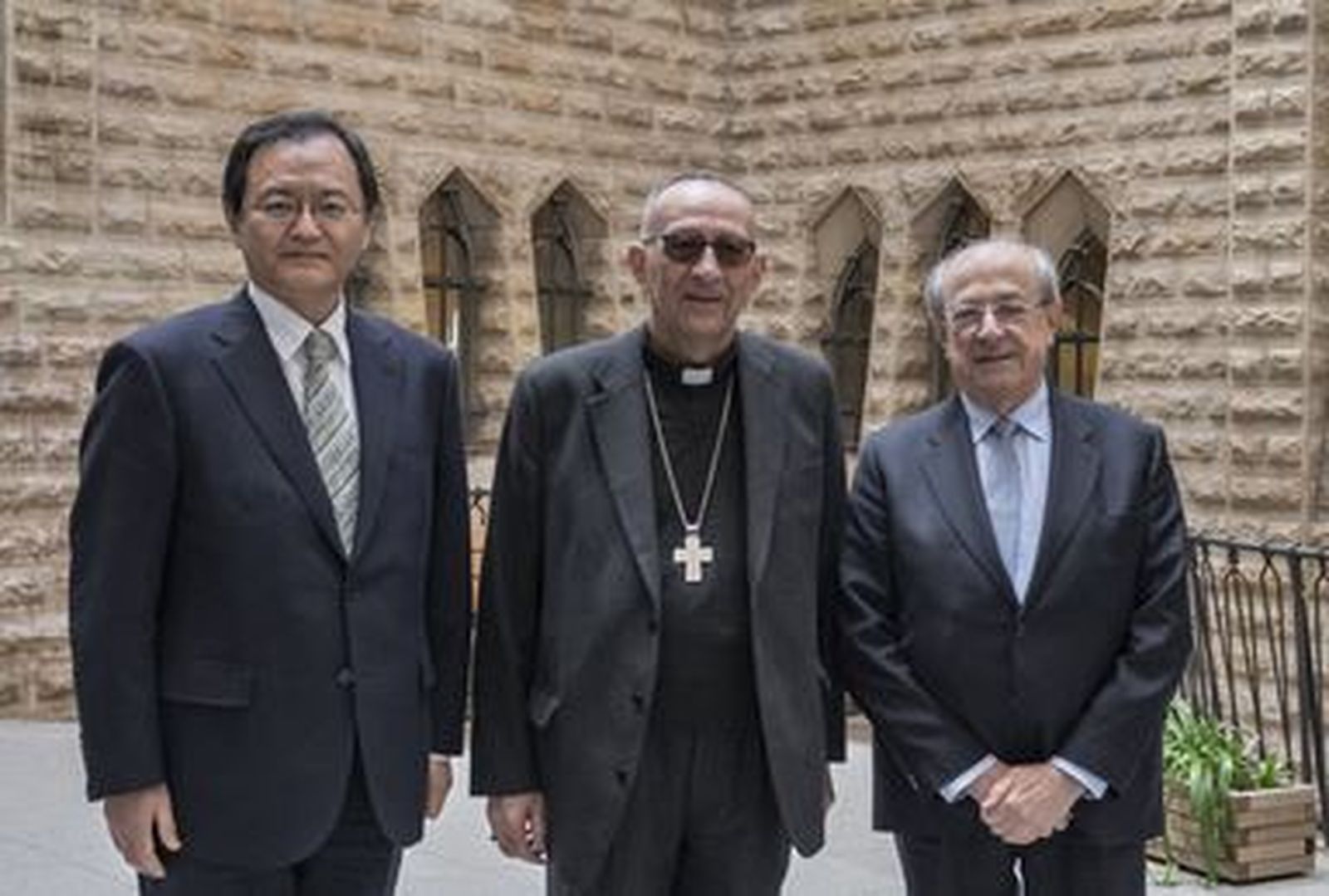 Cardenal Omella y embajadores