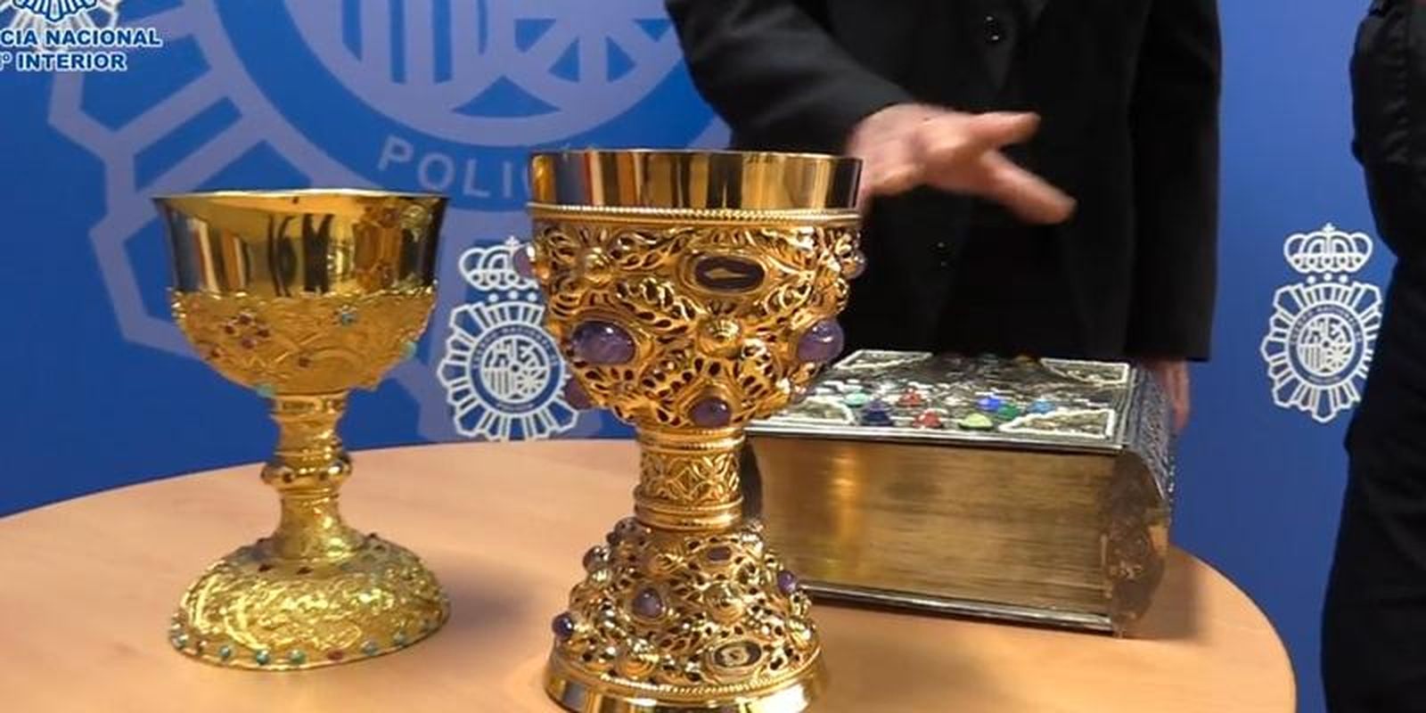 Los cálices y la Biblia robados hace siete años