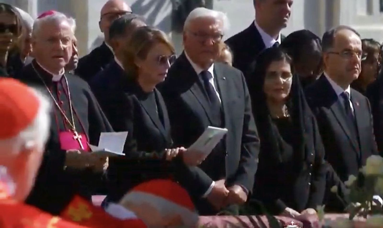 Vives, en el funeral del Papa