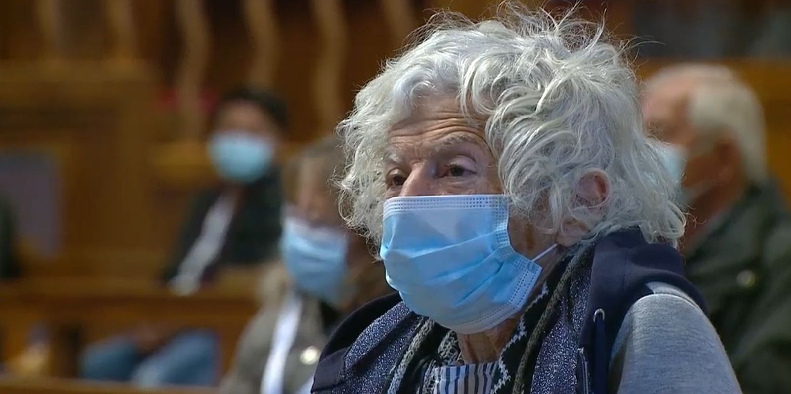 Una mujer pobre, en la misa del Papa