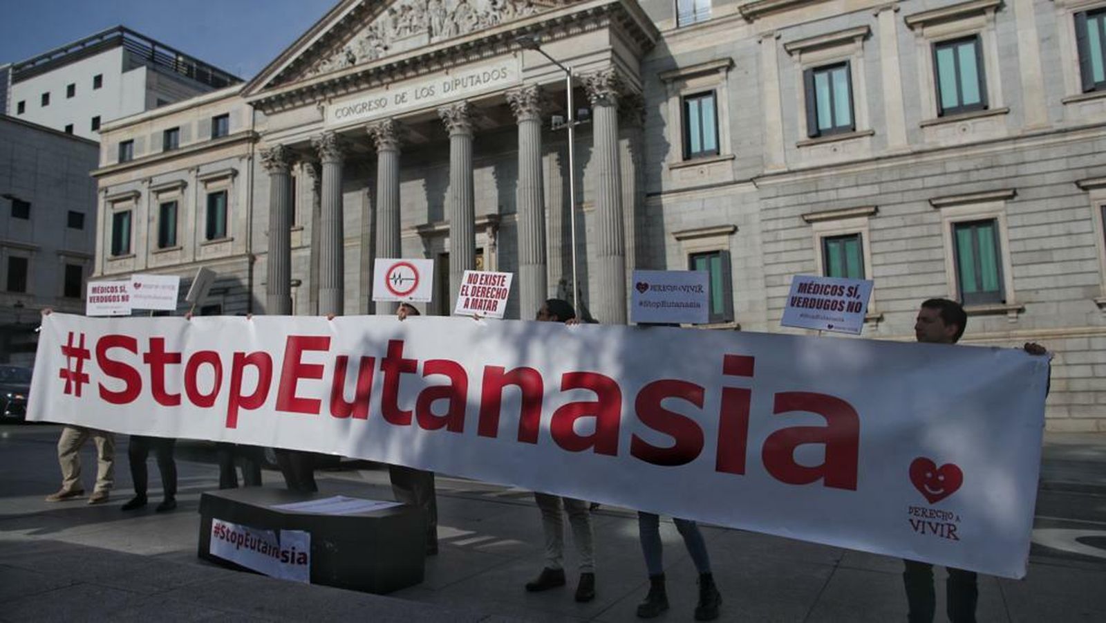 Protestas contra la aprobación del proyecto de ley de Eutanasia