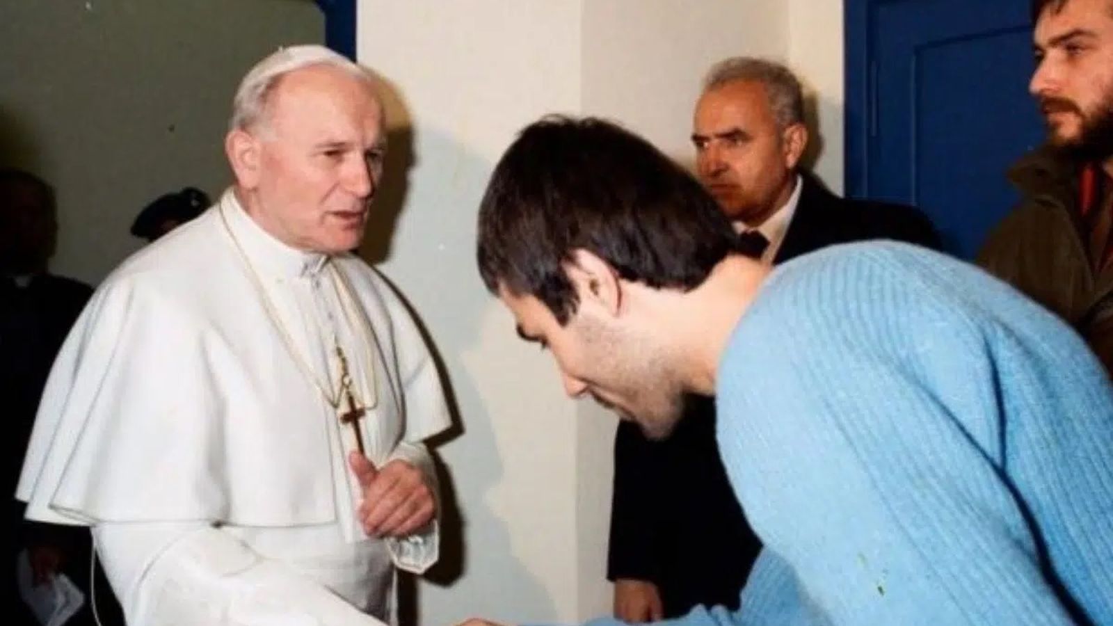 Juan Pablo II y Alí Agca en prisión
