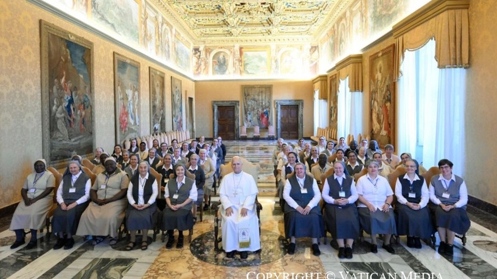 El Papa, con las hermanas de la caridad