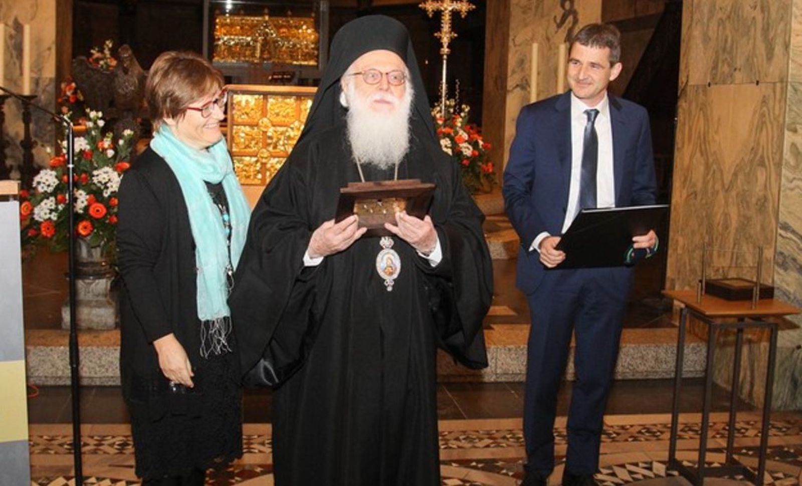 El arzobispo Anastasios recibe el reconocimiento