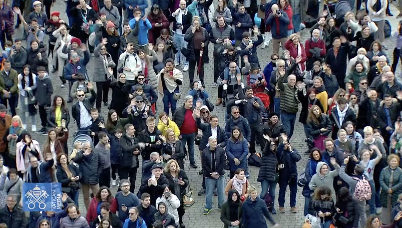 Peregrinos en la plaza de San Pedro