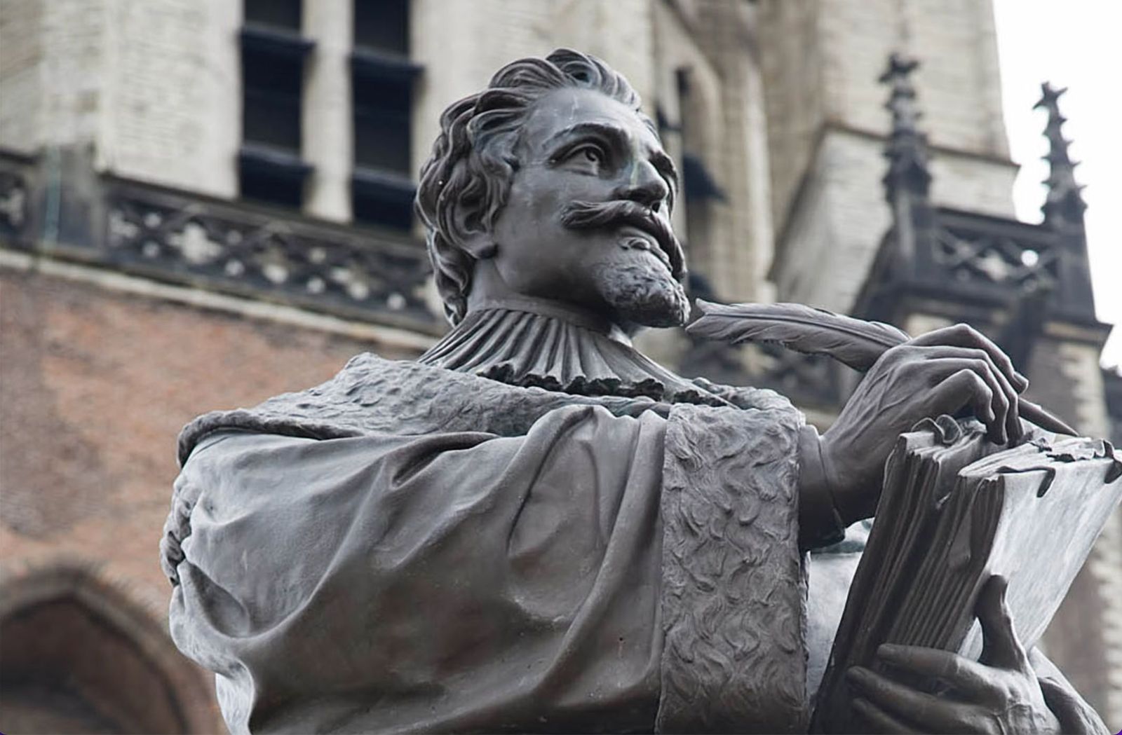 Estatua de Hugo Grocio