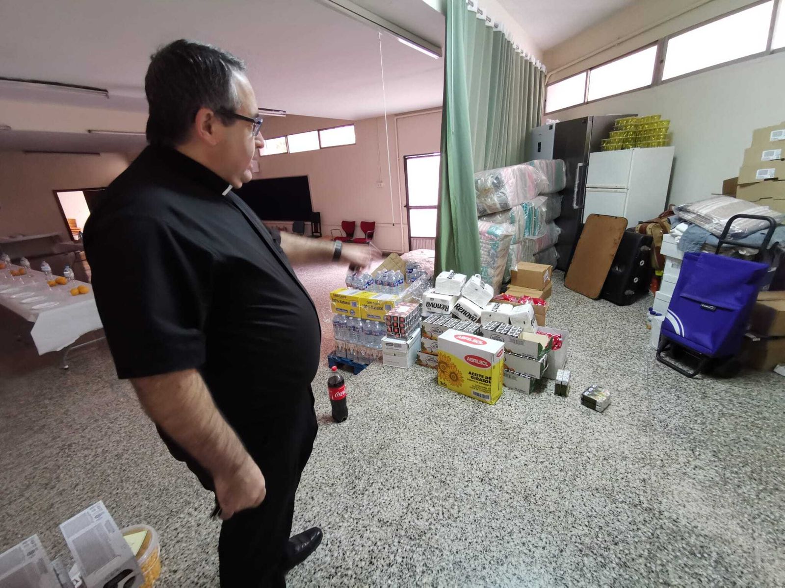 Almacén de alimentos y mantas.