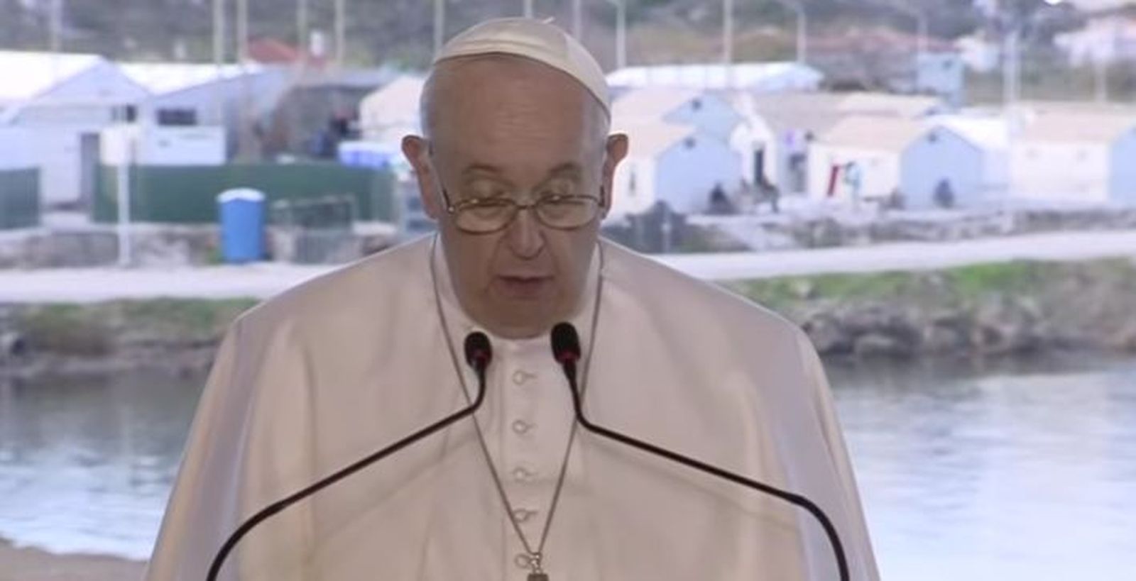 El Papa, durante su discurso en Mitilene