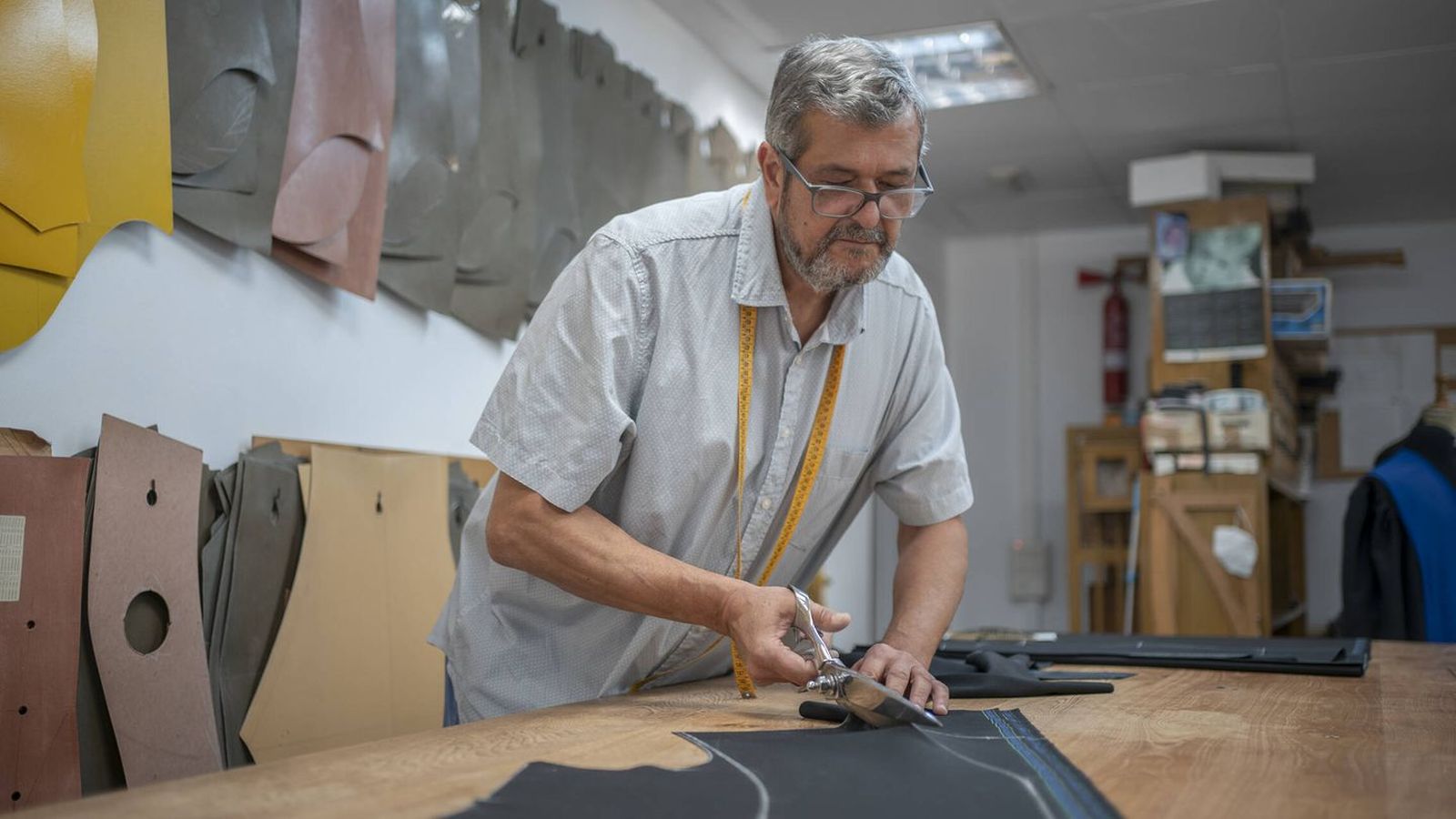 Joan Alfaro, en su taller de Barcelona.