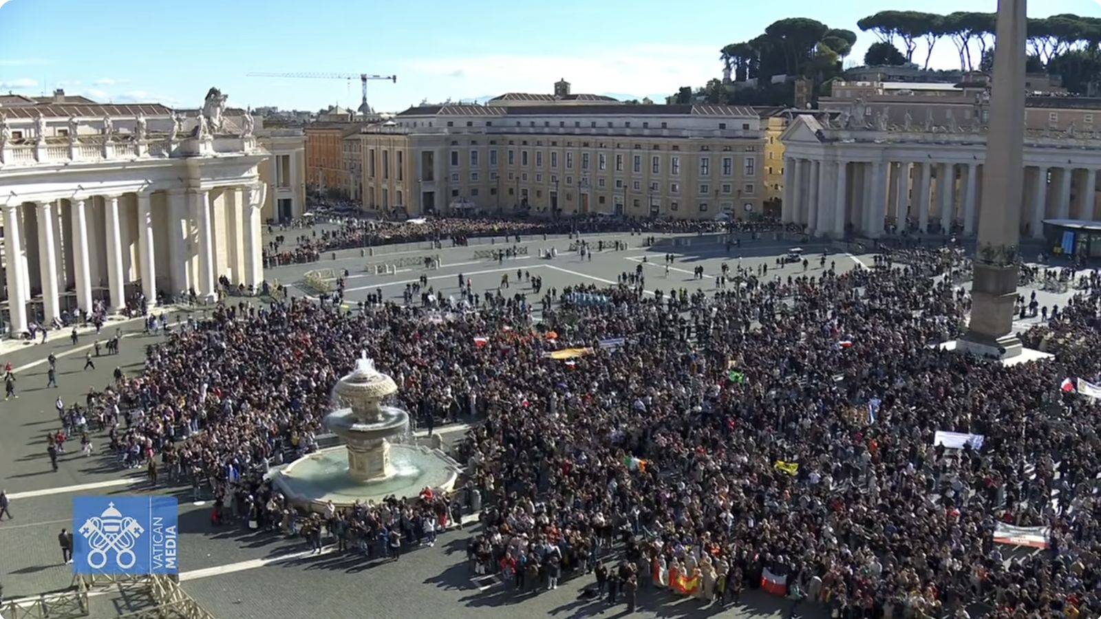 Fieles en la plaza de San Pedro