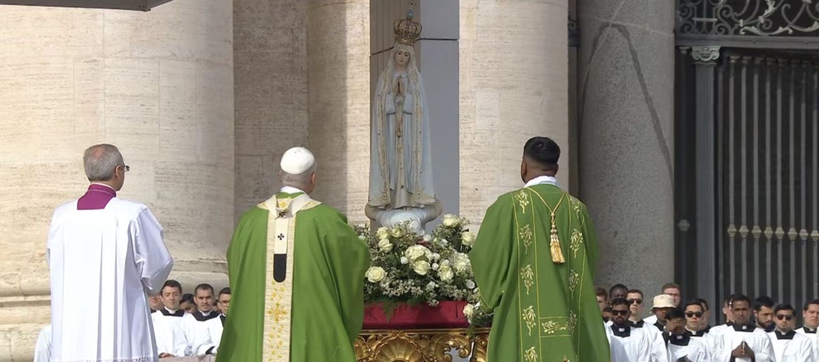 El Papa, junto a la virgen de Fátima