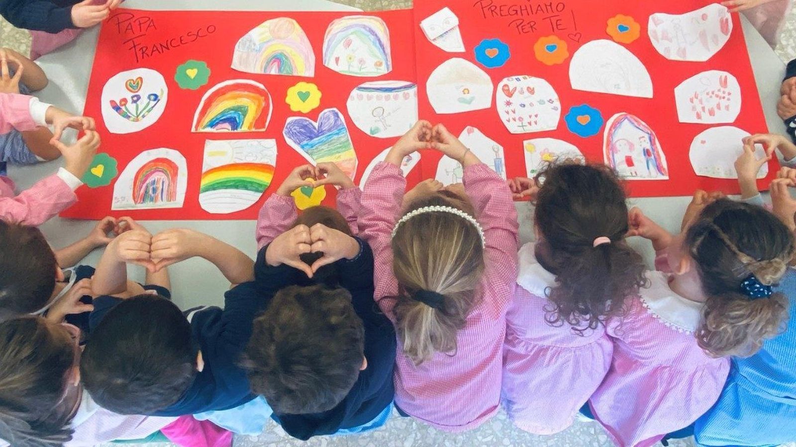 Dibujos para el Papa de niños italianos