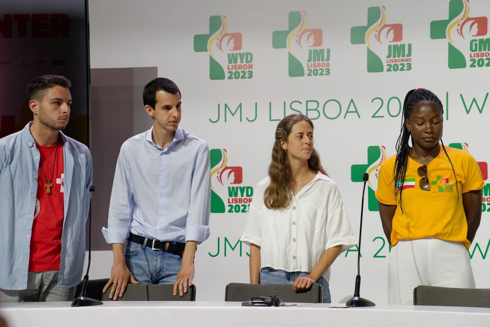 Algunos de los jóvenes que comieron con el papa Francisco