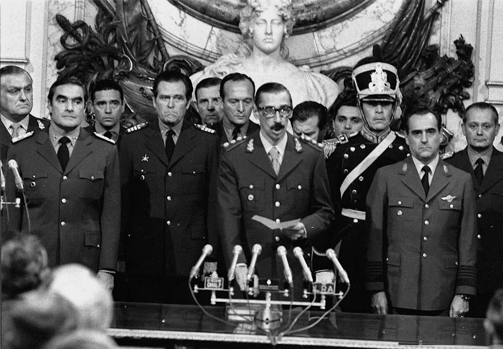 La Junta Militar, encabezada por Jorge Videla